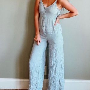 Volcom linen blend striped jumpsuit. Cute tie detail. Size small (4/6).